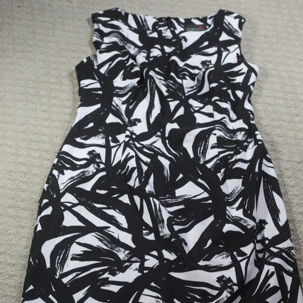 Scarlett Size 8 Sleeveless Black & White Knee-Length Sheath Dress